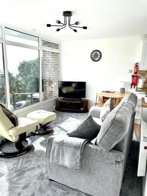 Apartment 8 The Woodlands *
