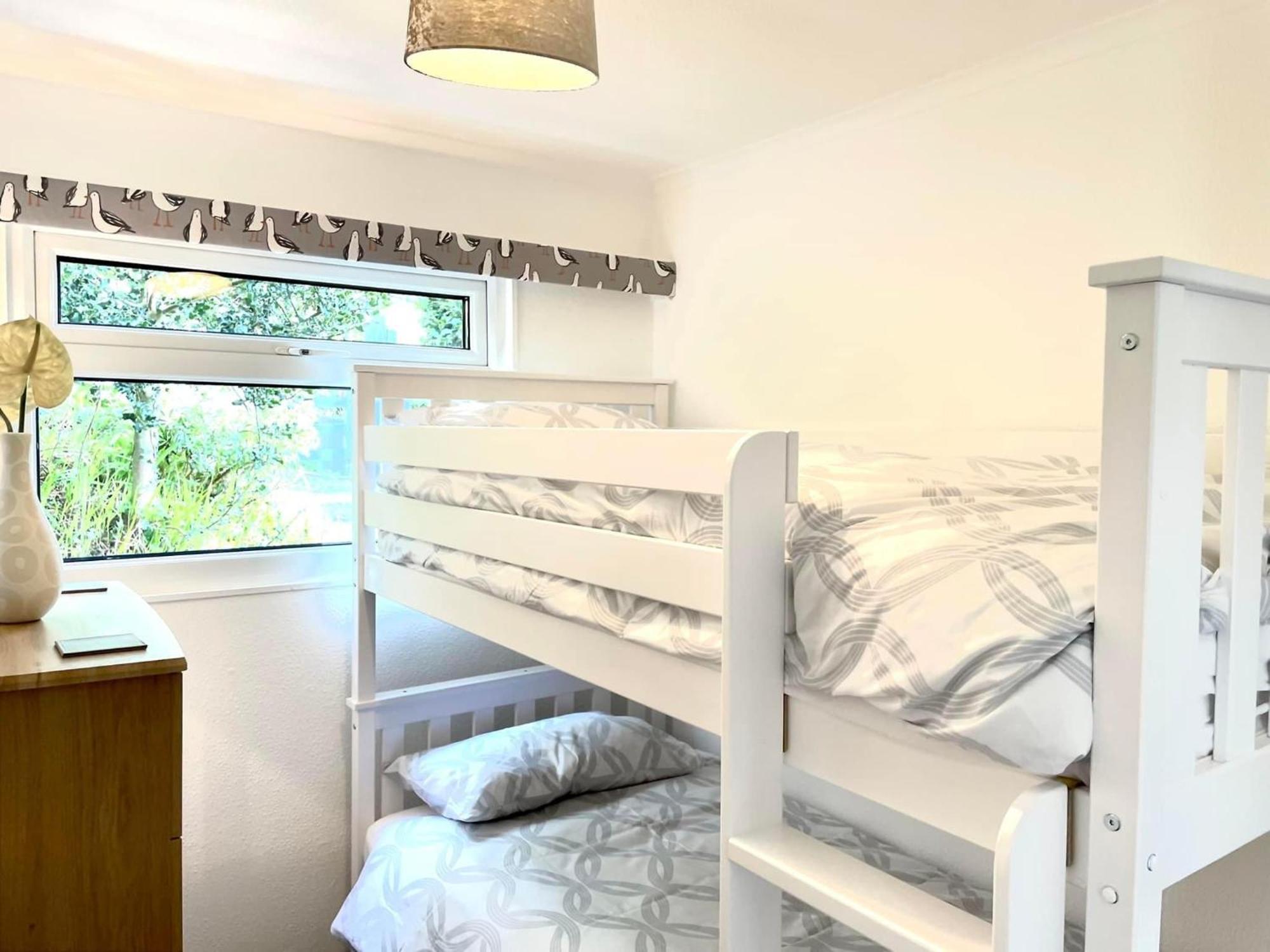 8 The Woodlands * Tywyn